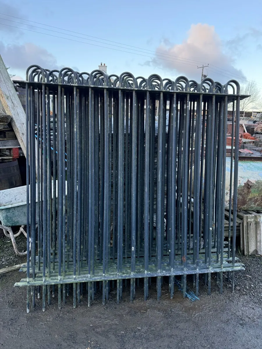 Bargain . Steel railing arch top 13 sections. - Image 2