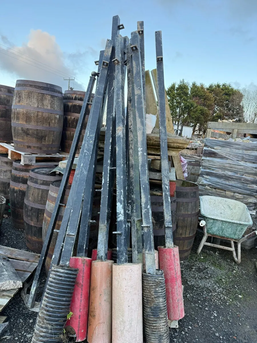 Bargain . Steel railing arch top 13 sections. - Image 3