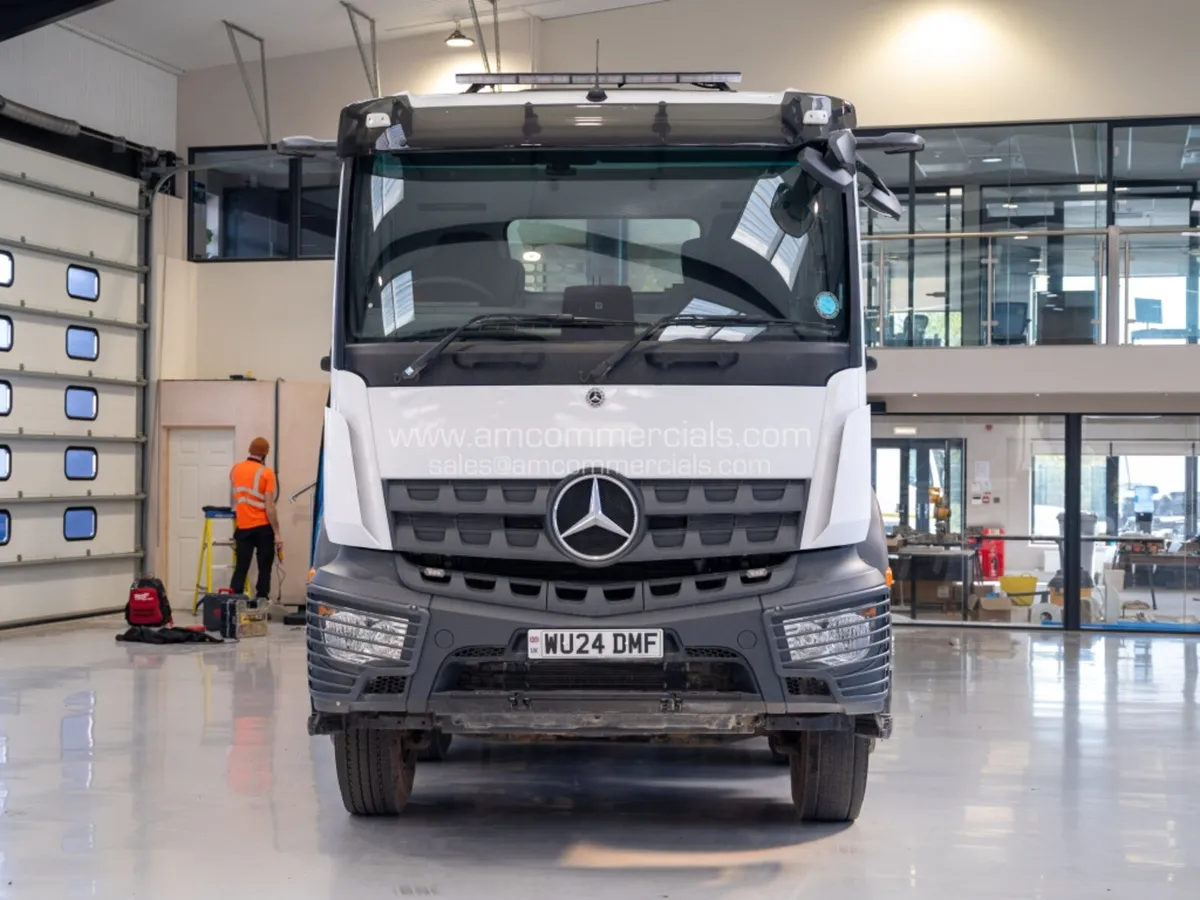 2024 (24) MERCEDES-BENZ AROCS 3240K TIPPER 8X4 32T - Image 2