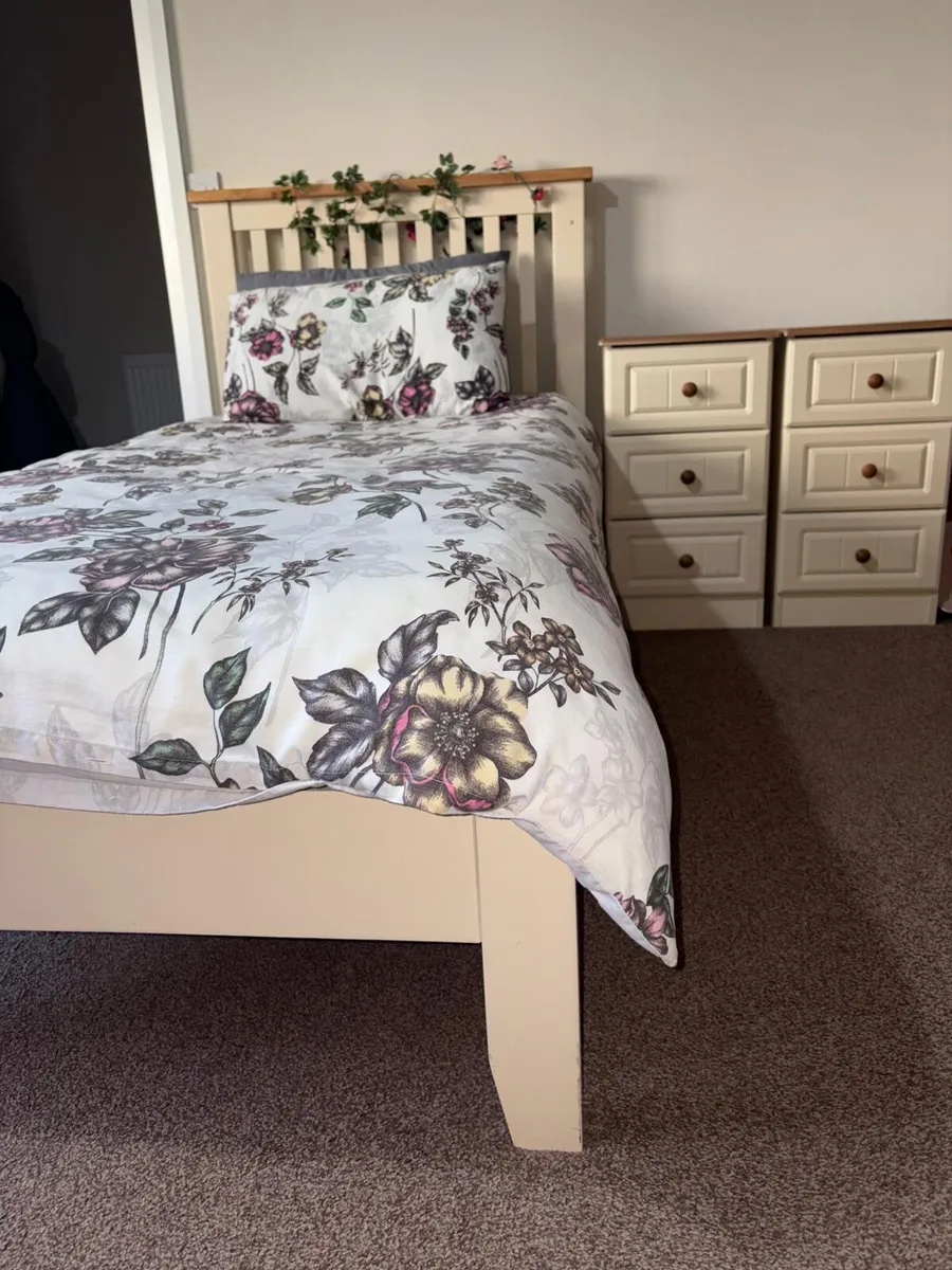 2 Bed frames and 2 lockers - Image 1