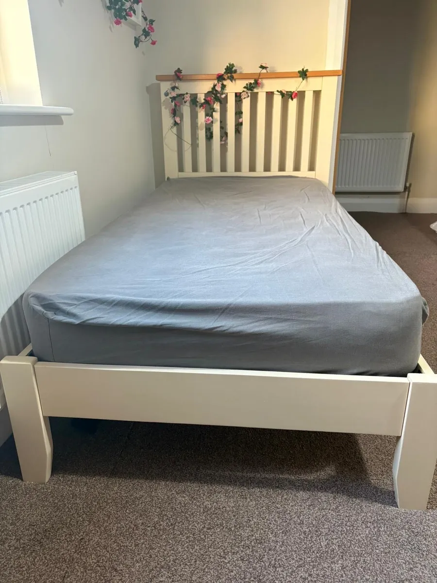 2 Bed frames and 2 lockers - Image 2