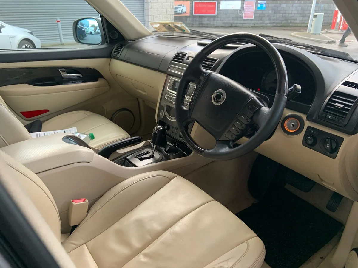 Rexton crew cab automatic 2015 fresh doe - Image 2