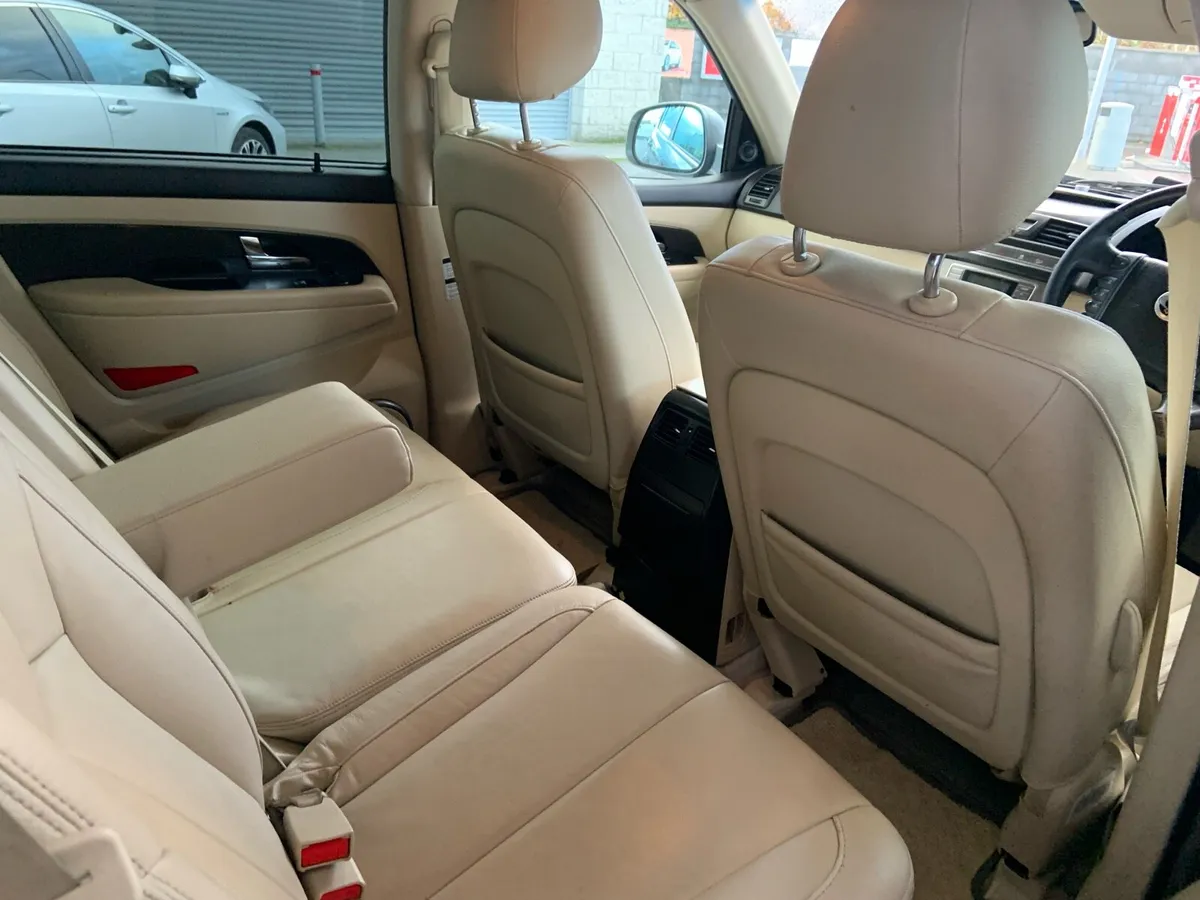 Rexton crew cab automatic 2015 fresh doe - Image 4