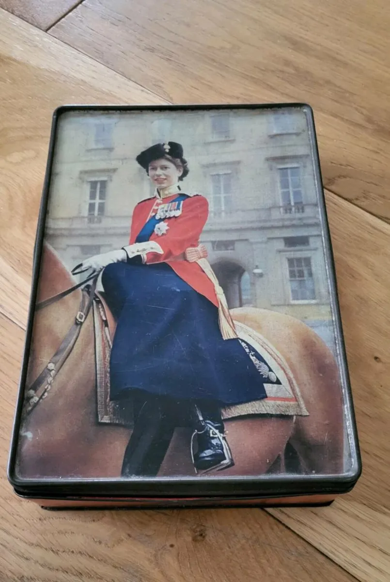 Vintage Coronation tin - Image 1