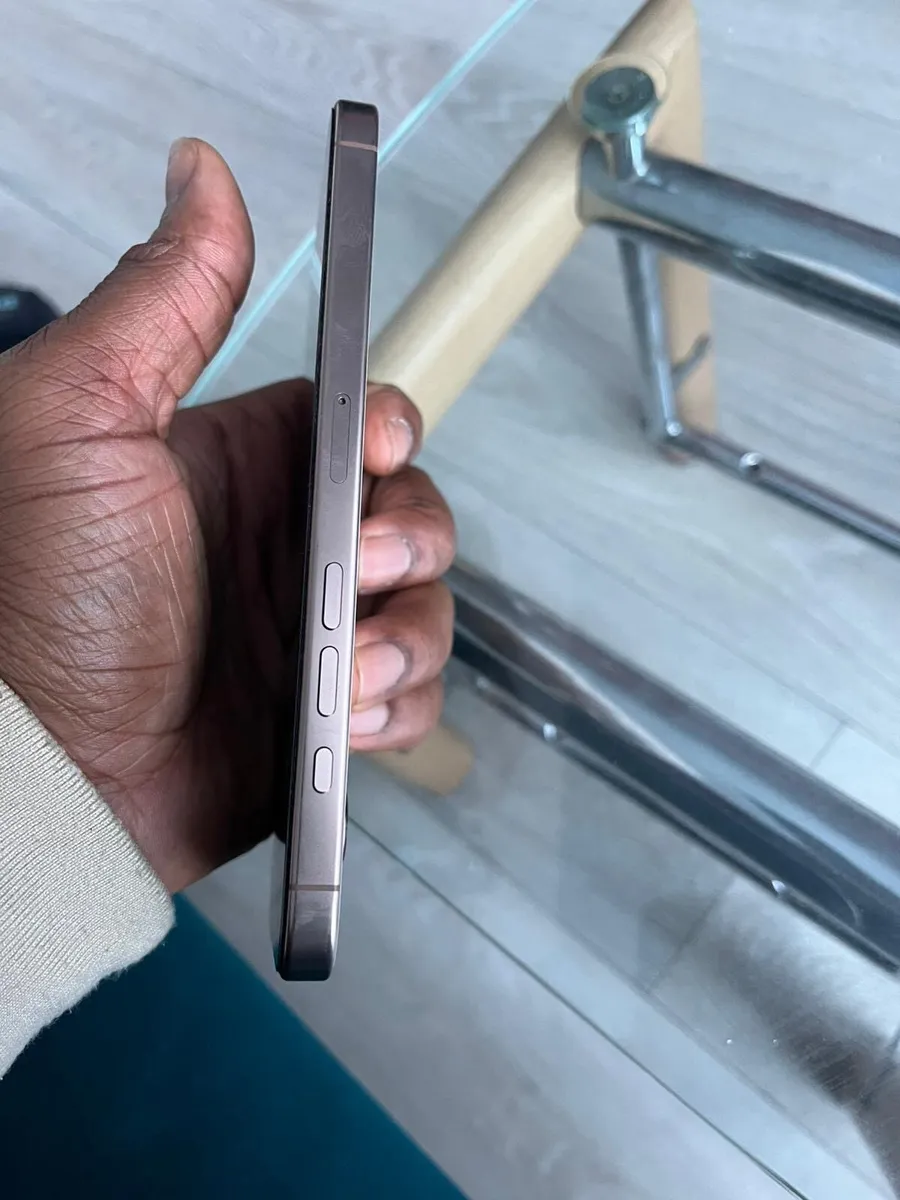 iPhone 16 Pro Max Gold 256GB - Image 4