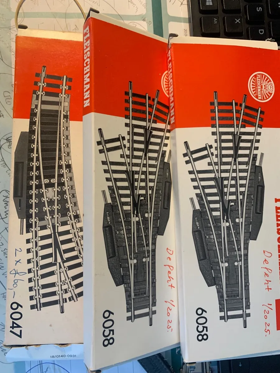 Model train HO, turnouts and switches - Image 1