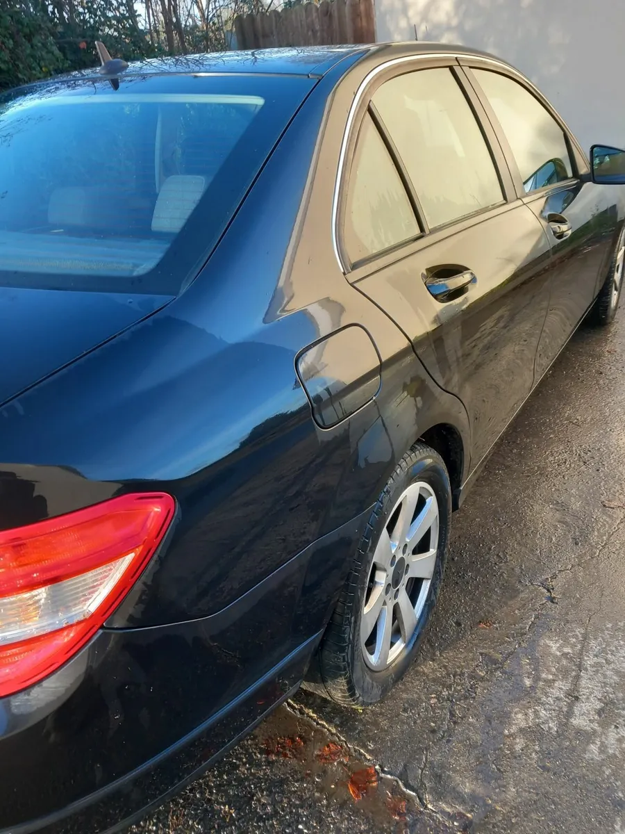 Mercedes-Benz C-Class 2009 - Image 2