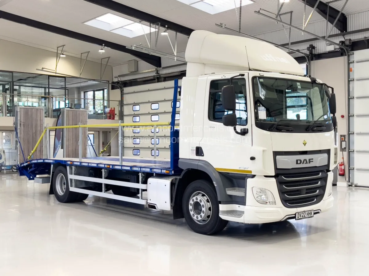 2022 DAF CF 410, 18 TONNE BEAVERTAIL ON FULL AIR - Image 1