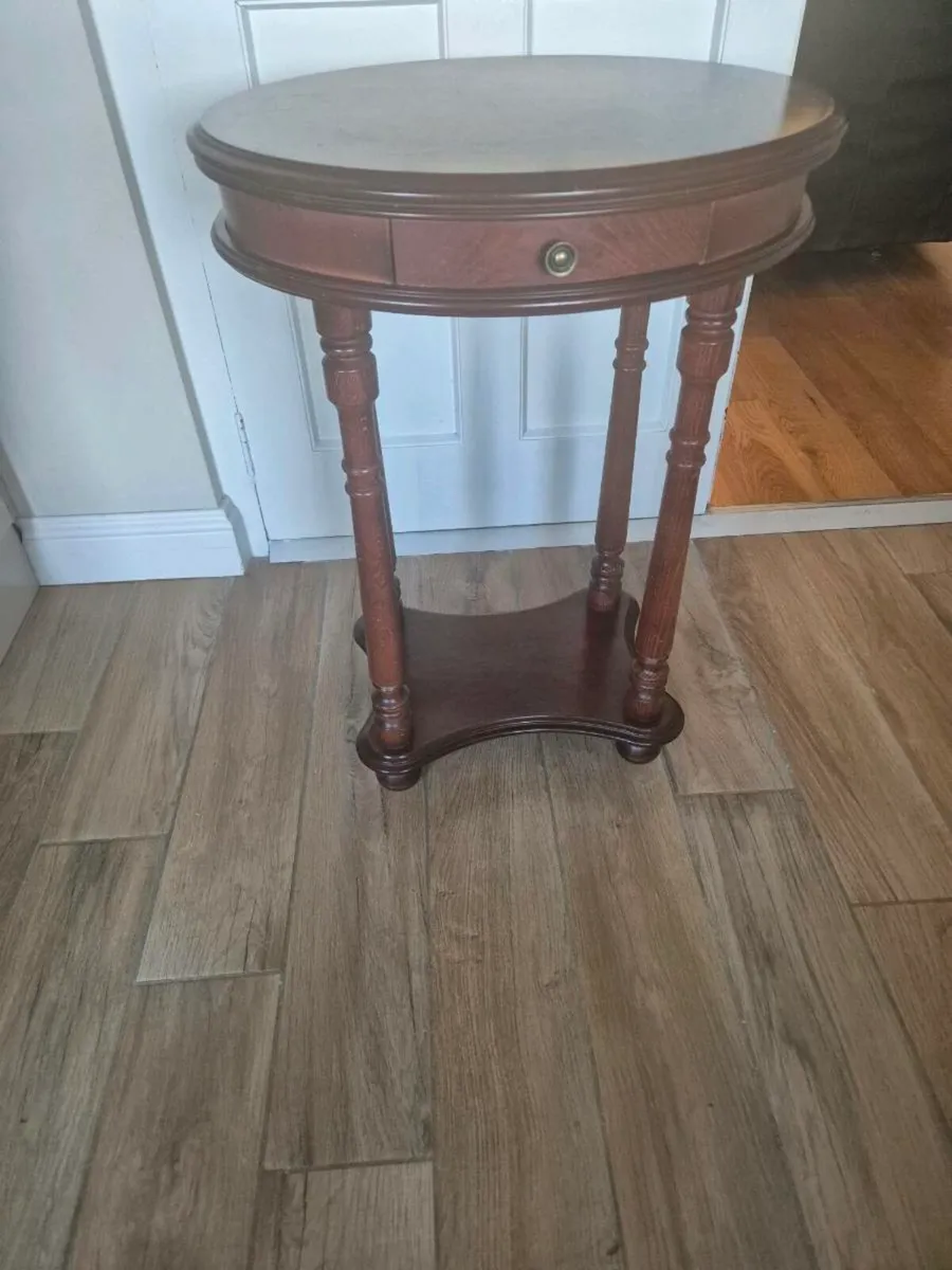 Maghony side table - Image 1