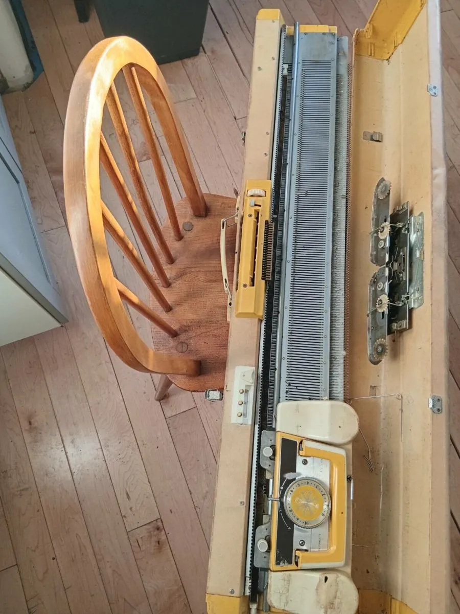 60s empisal knitmaster 321 + ribber unused - Image 2