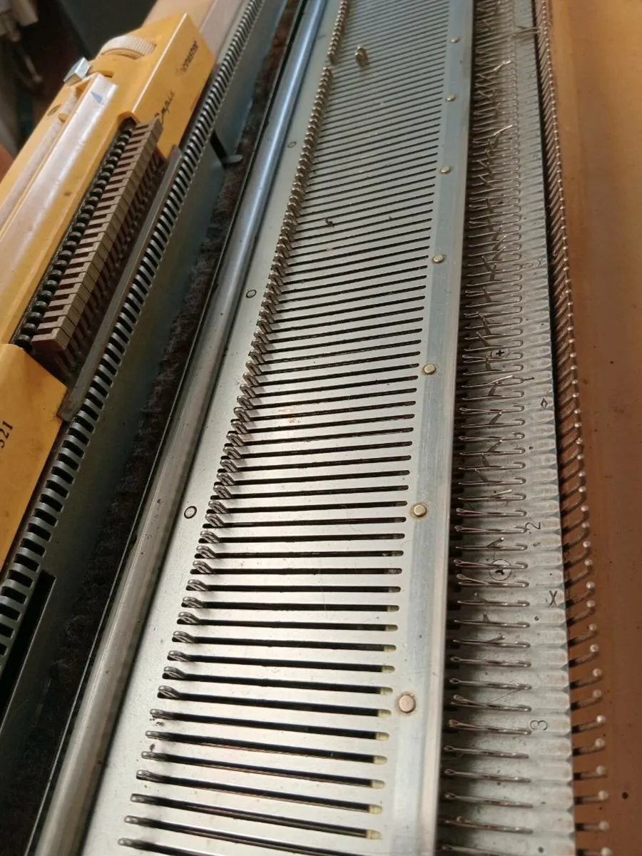 60s empisal knitmaster 321 + ribber unused - Image 4