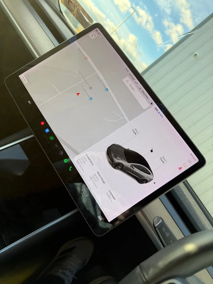 Tesla Model 3 2019 - Image 2