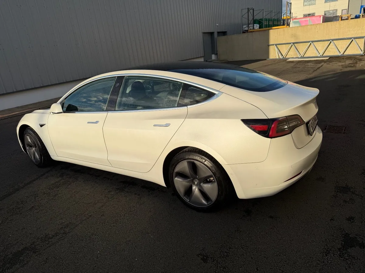 Tesla Model 3 2019 - Image 3