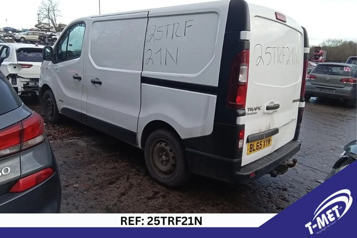 2016 RENAULT TRAFFIC BREAKING FOR PARTS - Image 4