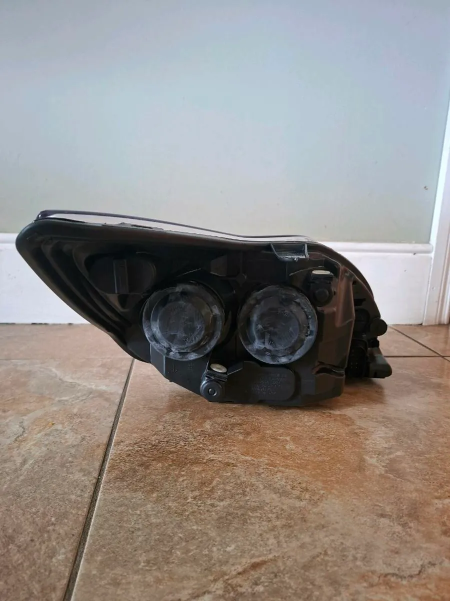 Ford Focus passenger side headlight - BRAND NEW!!! - Image 2