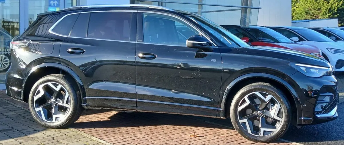 Volkswagen Tiguan R-Line 2.0 TDI 150HP  DSG **REAR - Image 2