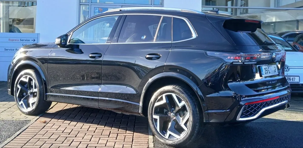 Volkswagen Tiguan R-Line 2.0 TDI 150HP  DSG **REAR - Image 4