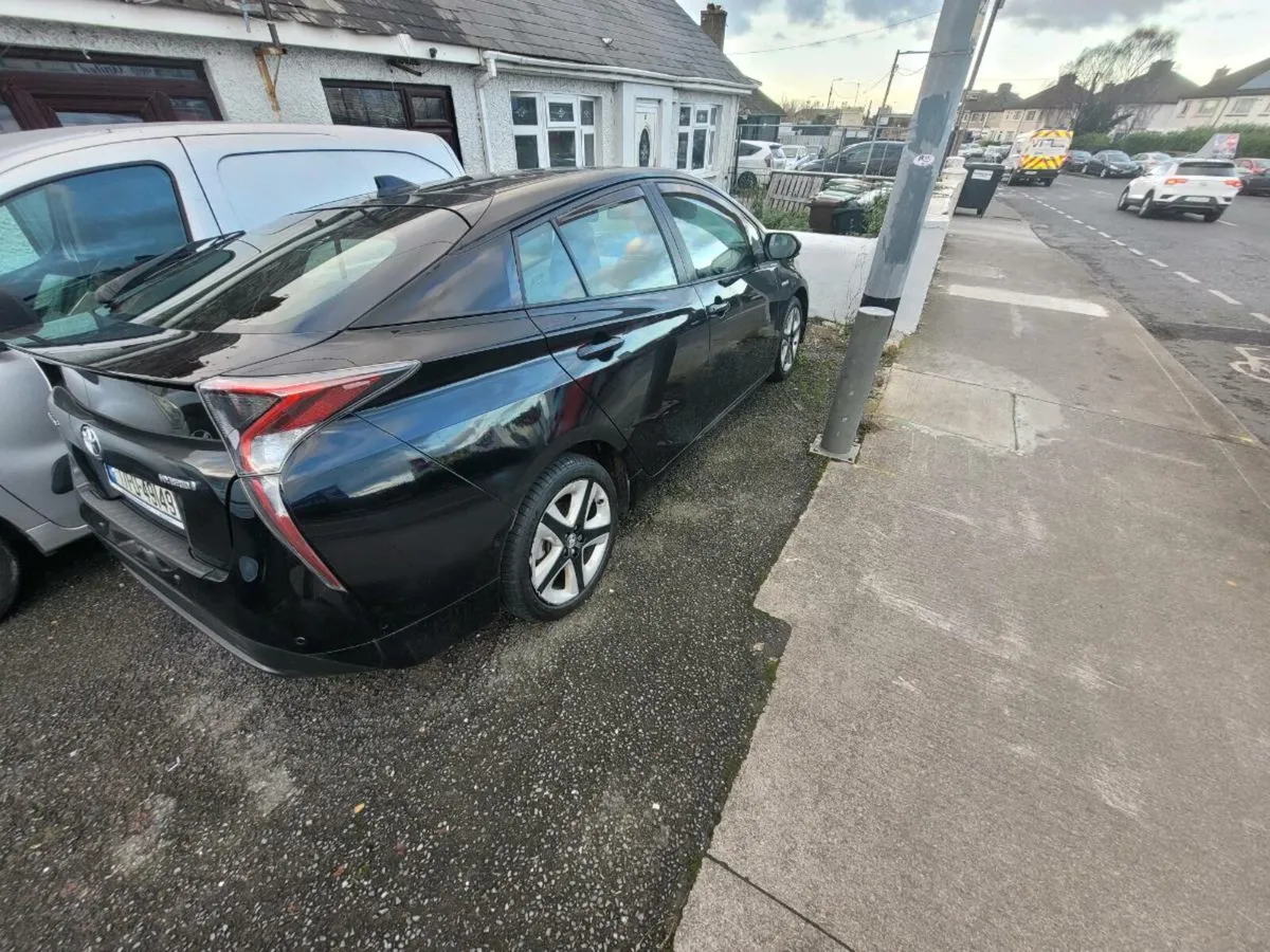 Taxi for rent 2017 Toyota Prius Automatic - Image 2