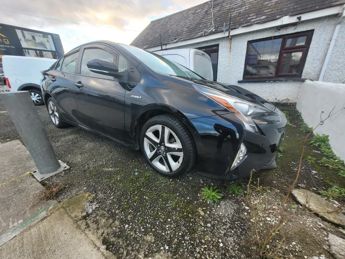 Taxi for rent 2017 Toyota Prius Automatic - Image 4