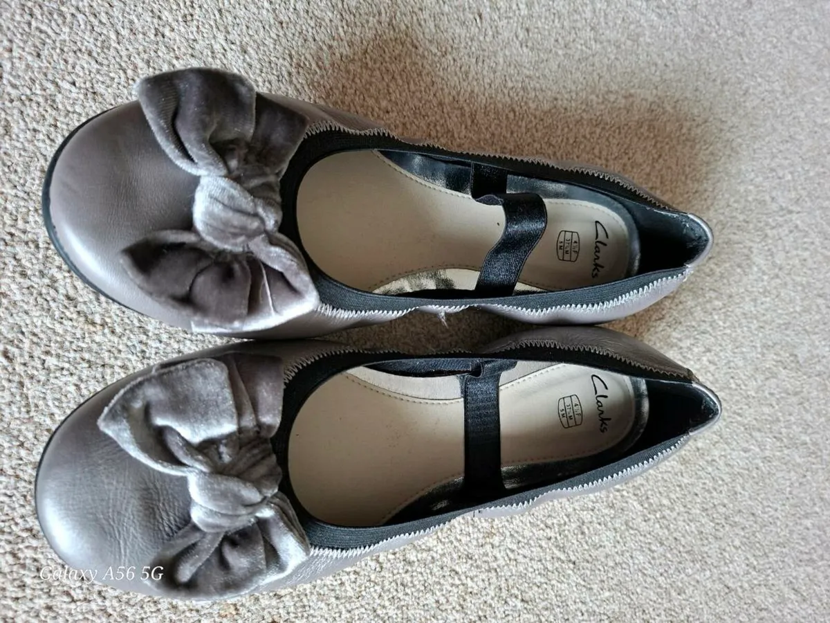 Clarks metallic grey pumps - Image 3