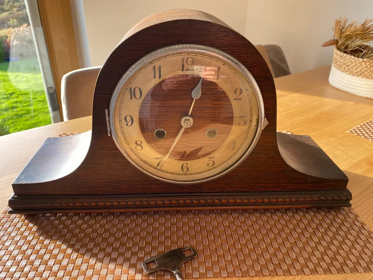 Traditional wood mechanical tabletop clock - Image 1