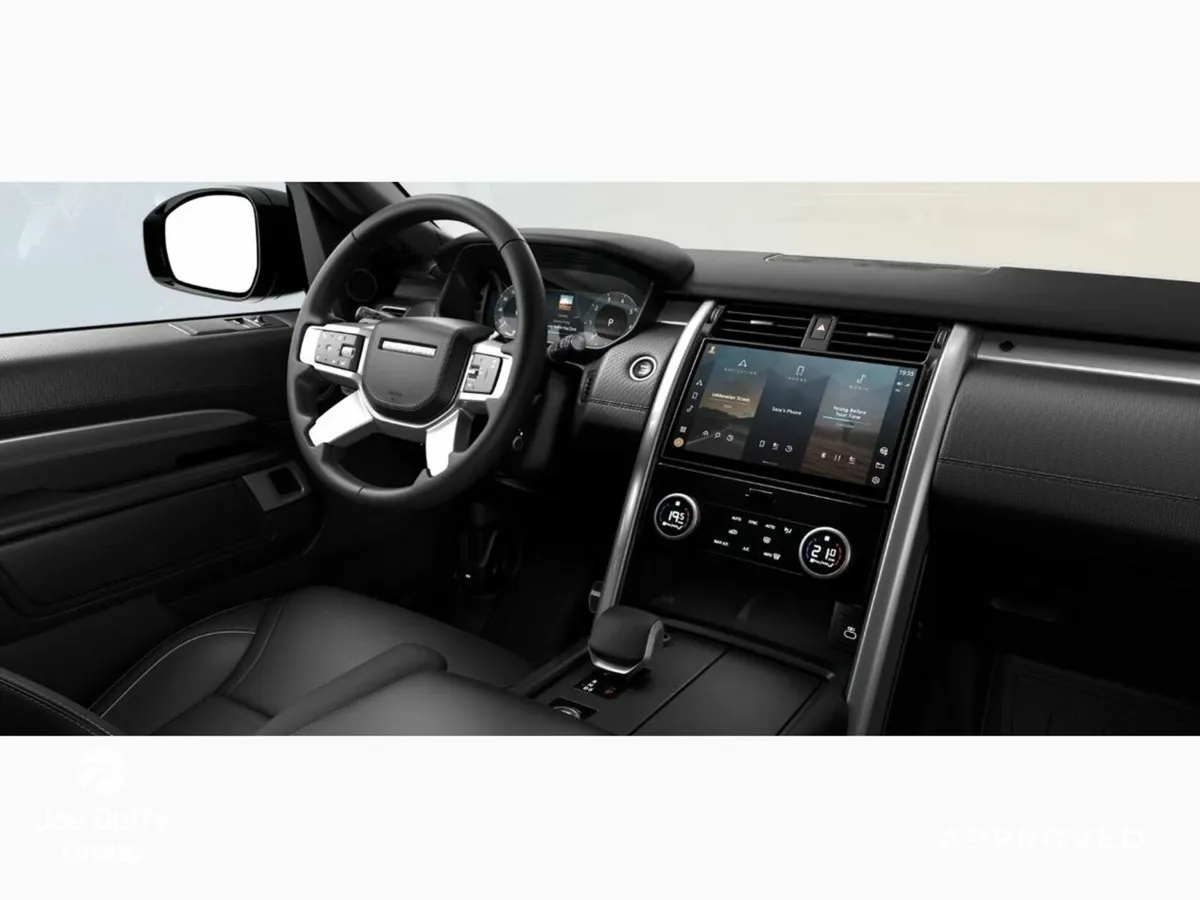 Land Rover Discovery 3.0 DYNAMIC HSE COMM *AVAILAB - Image 4