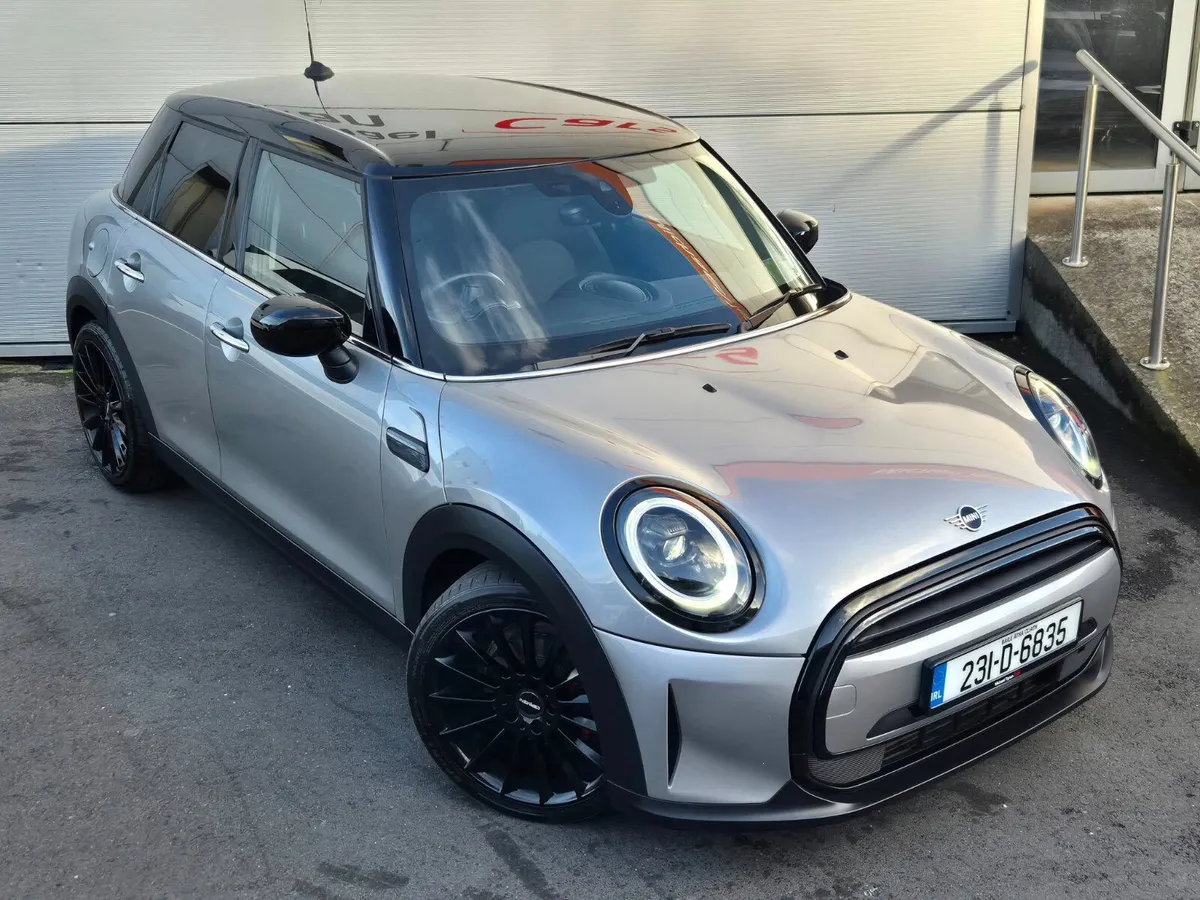 2023 Mini Cooper 1.5 Petrol Auto 5 Door 18" Alloys - Image 3