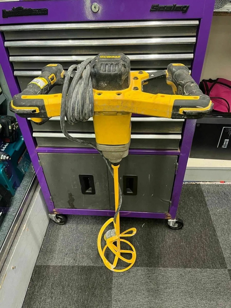 DeWalt 110v Paddle - Image 1