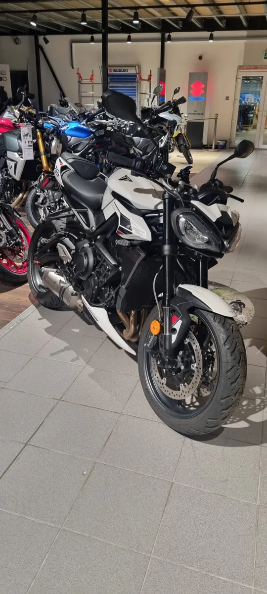 Triumph 765 Street Triple R - Image 2