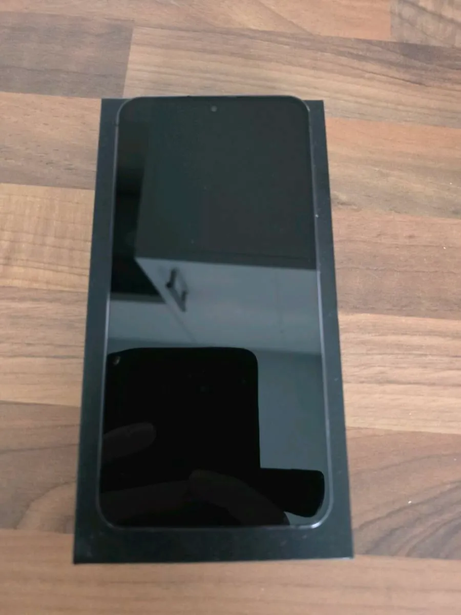 Samsung Galaxy S23 - Image 2