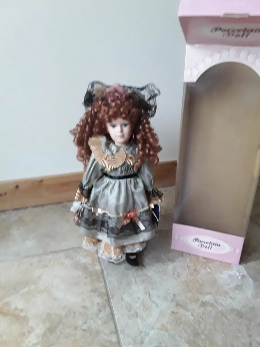 Large Victorian doll in box - Image 1