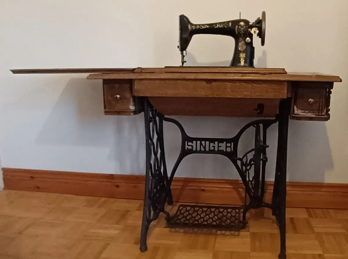 Antique Singer Sewing Machine - Image 1