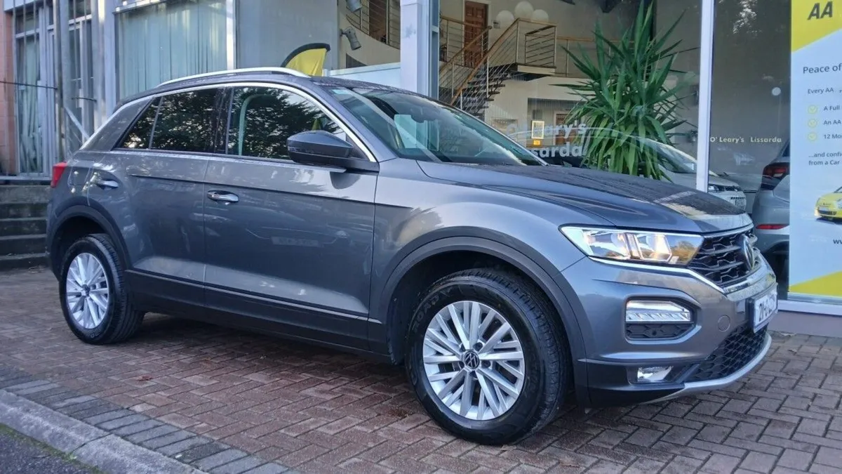 Volkswagen T-Roc 1.0 TSI 110bhp Design, Rear Camer - Image 1