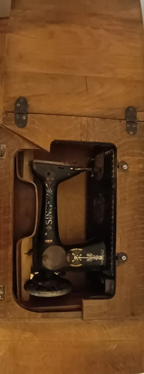 Antique Singer Sewing Machine - Image 4