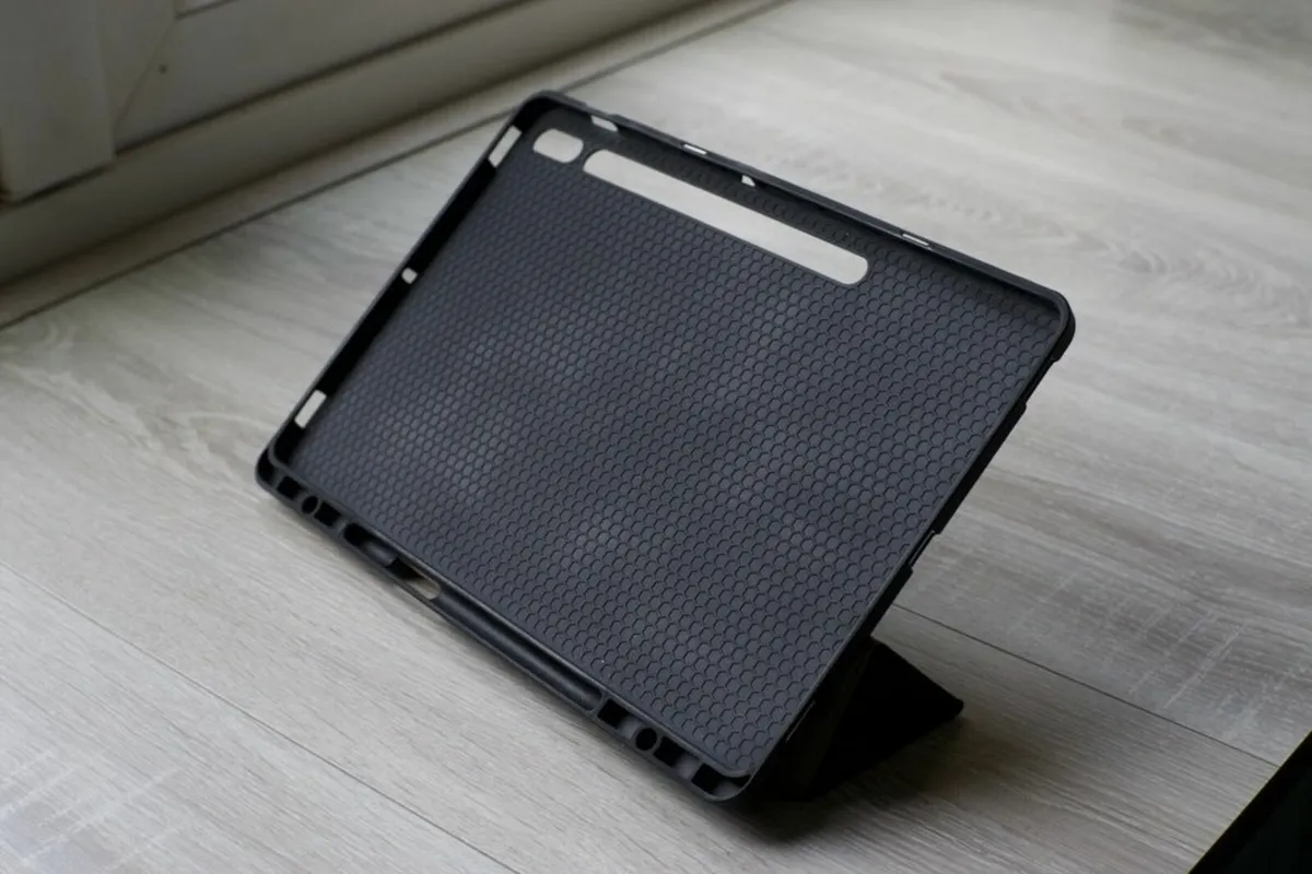Samsung Galaxy Tab S7+ with S-Pen & 2 Cases - Image 3