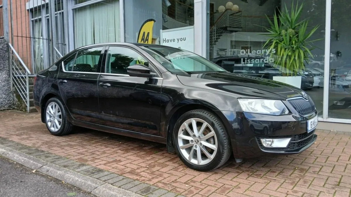 Skoda Octavia STYLE 1.6TDI 110HP, Black met, 2 own - Image 1