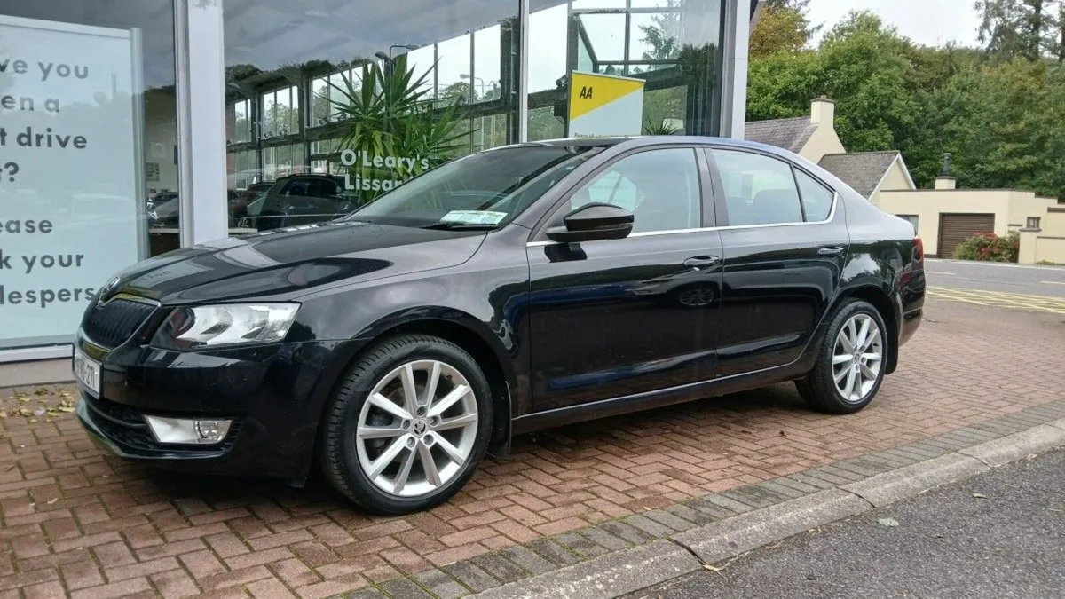 Skoda Octavia STYLE 1.6TDI 110HP, Black met, 2 own - Image 2