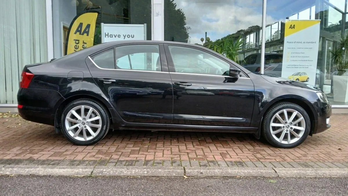 Skoda Octavia STYLE 1.6TDI 110HP, Black met, 2 own - Image 4