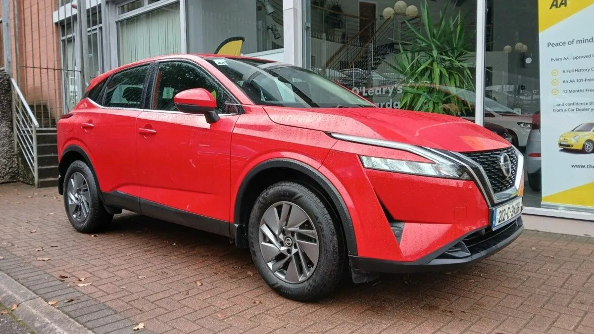 Nissan Qashqai 1.3 PET MILD HYBRID SV, RED, FSH,34 - Image 1
