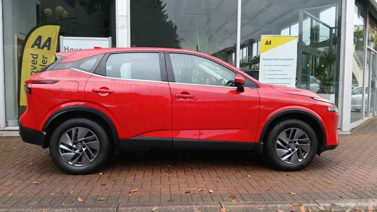 Nissan Qashqai 1.3 PET MILD HYBRID SV, RED, FSH,34 - Image 3