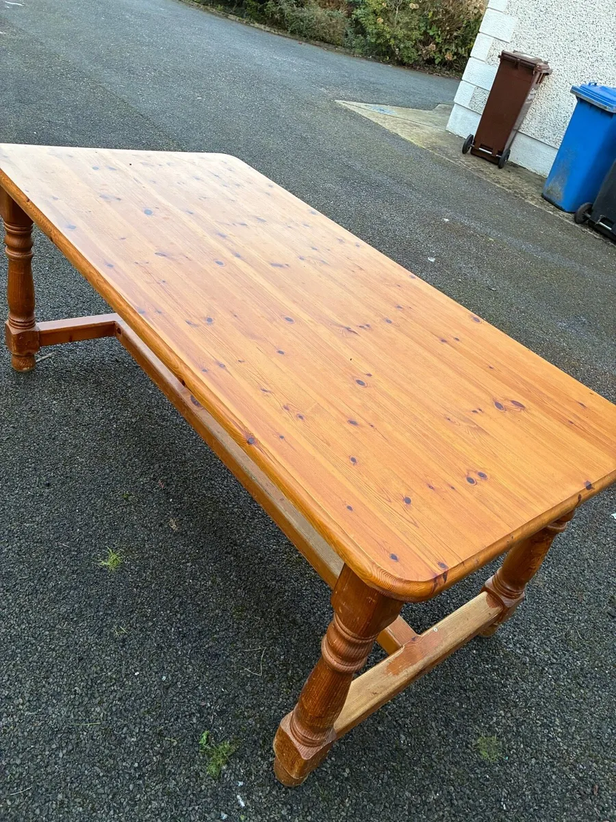 Dining table - Image 1