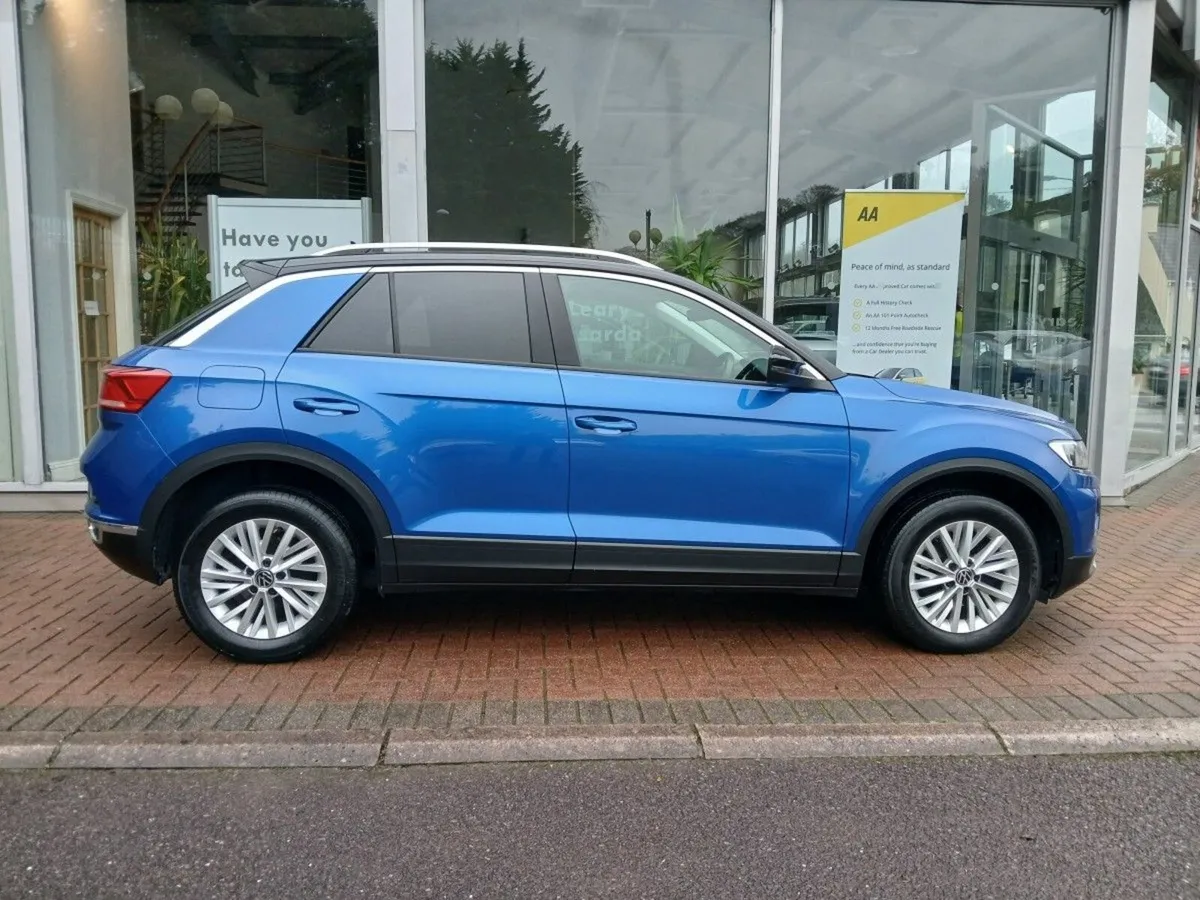 Volkswagen T-Roc 1.0 TSI 110bhp Design, Ravenna Bl - Image 3