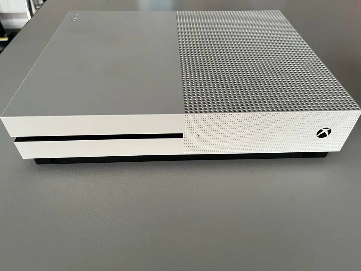 Xbox One S - Image 2