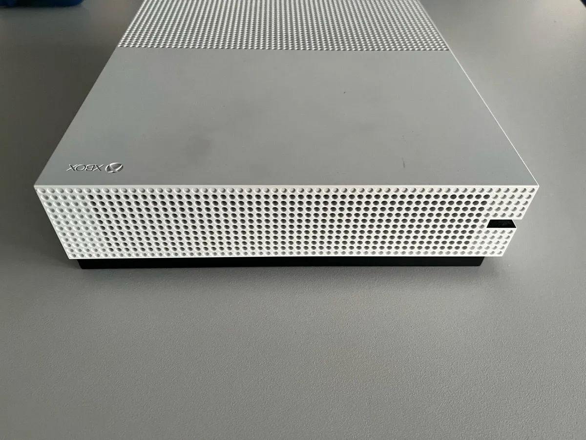 Xbox One S - Image 3