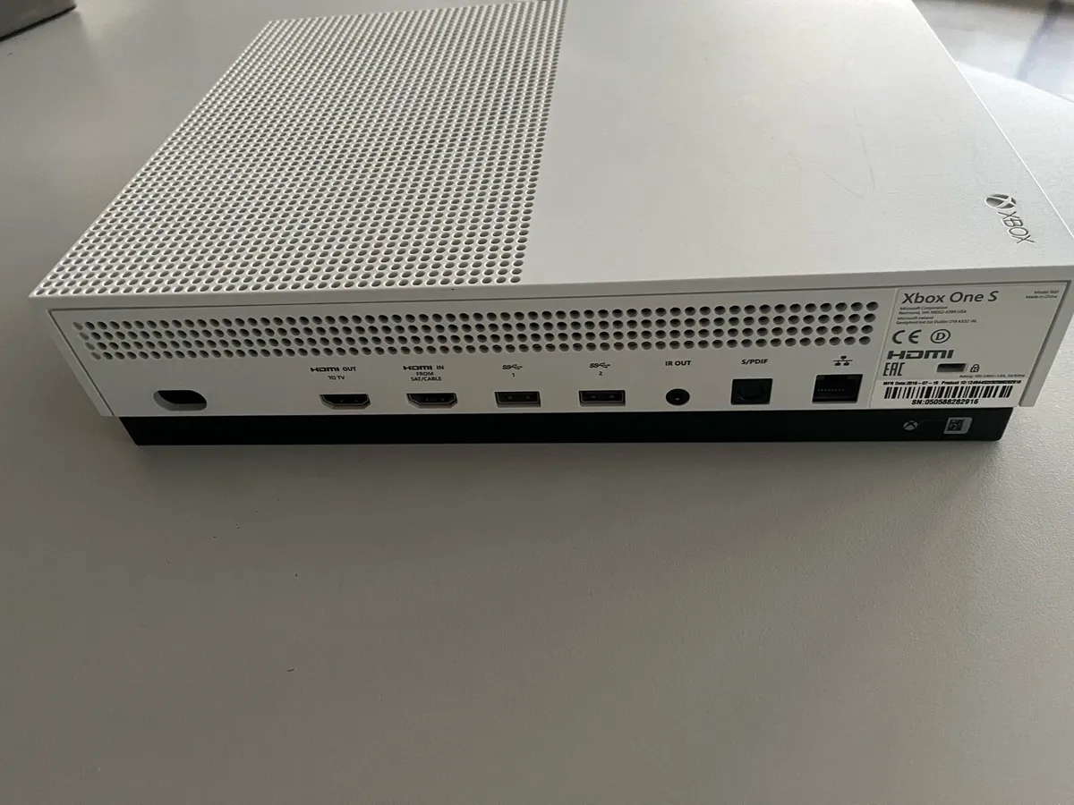 Xbox One S - Image 4