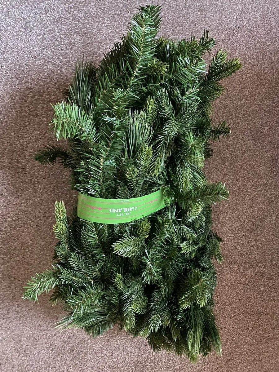 9 Foot Super Pine Christmas Garland 50cm x 270cm - Image 1