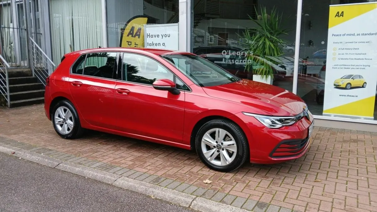 Volkswagen Golf 2.0 TDI 115HP Life, Kings Red, 1 o - Image 1
