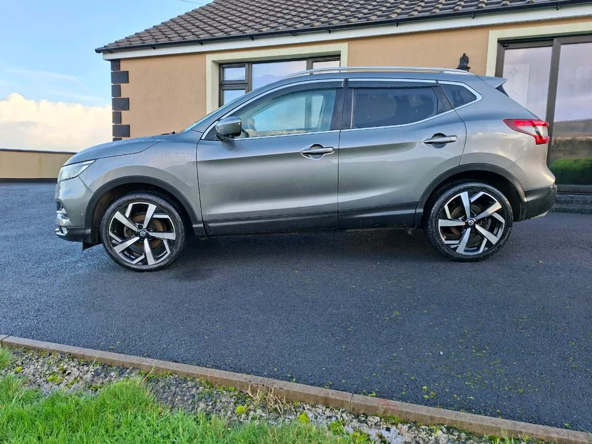Nissan Qashqai Tekna High Spec - Image 3