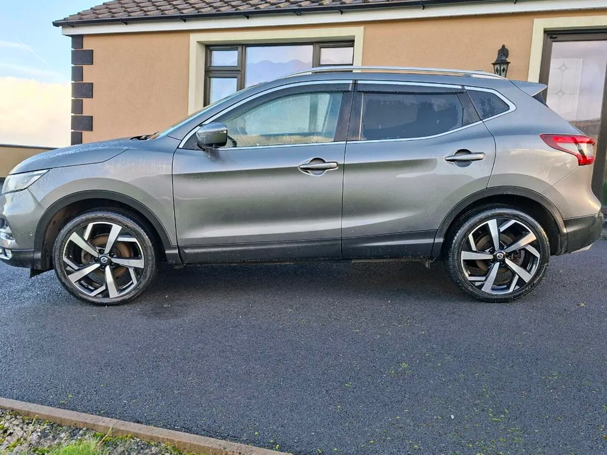 Nissan Qashqai Tekna High Spec - Image 4