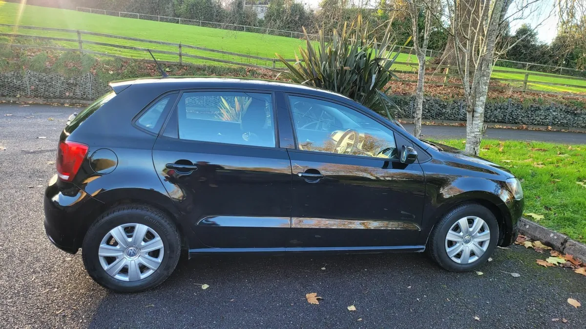 Volkswagen Polo 2010 Low KMS - Image 2